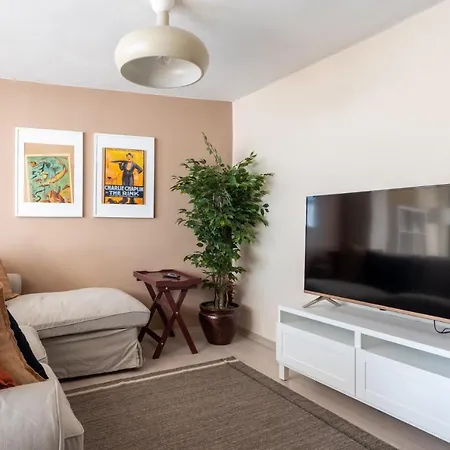 Charming And Flat Near Macka Park Apartment